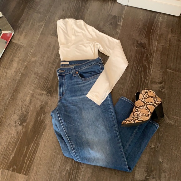 Levi’s Medium Wash Boyfriend Jeans size 30 - Picture 2 of 9